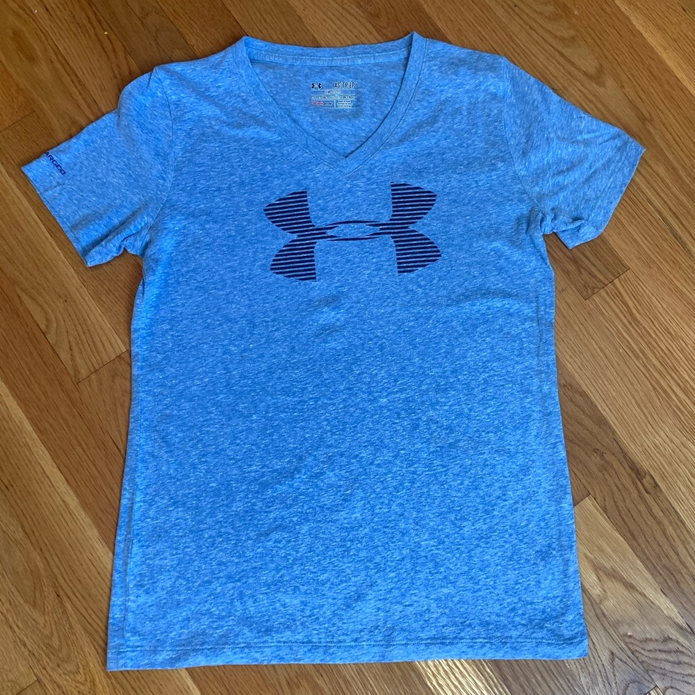 Under Armour Women’s Charged Logo V-Neck Shirt